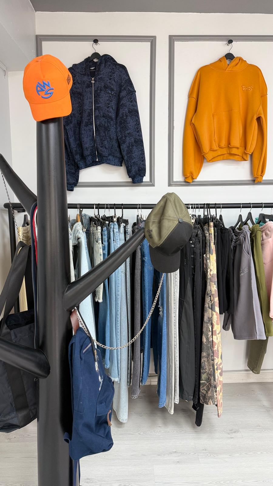 Denim ve aksesuar standı